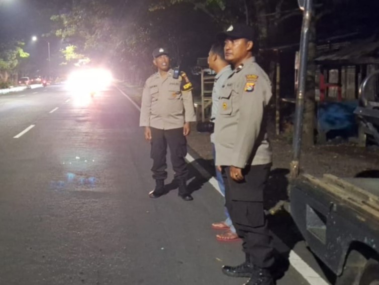 Patroli Polsek Gerung Jaga Keamanan Jalur Bypass BIL 1 dan 2