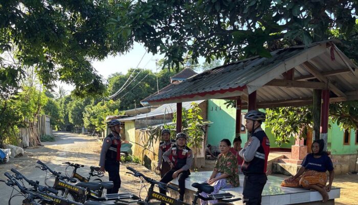 Tingkatkan Keamanan, Polres Lombok Barat Gencarkan Patroli Sepeda di Kawasan Permukiman