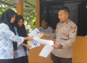 Sosialisasikan Penerimaan Anggota Polri, Polres Sumbawa Bagikan Brosur Ke Sekolah