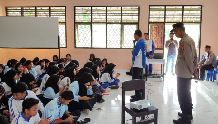 MAN 1 Kuripan Berkomitmen Cegah Kenakalan Remaja dengan Safety Riding dan Edukasi Narkoba