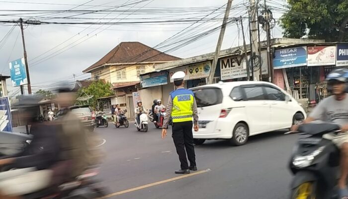 Rawan Sore Polsek Batulayar: Upaya Cegah Kemacetan di Senggigi