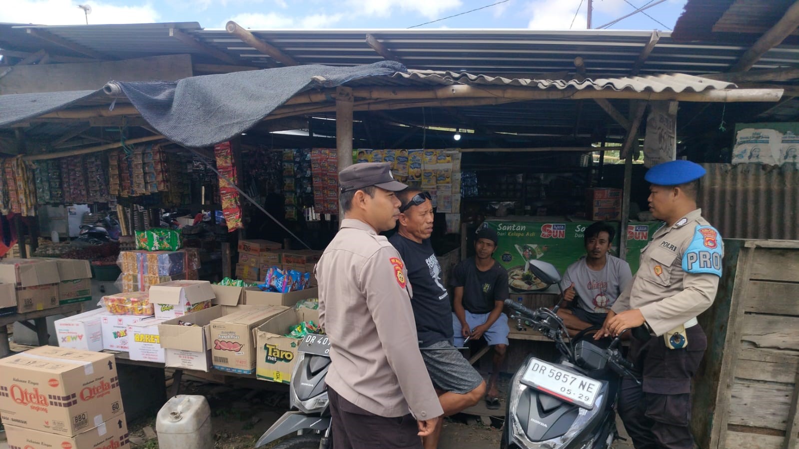 Patroli KRYD Polsek Lembar, Masyarakat Pasar Segenter Merasa Lebih Aman