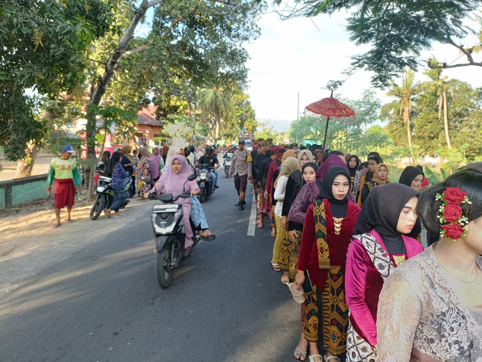 Meriahnya Tradisi Nyongkolan di Lombok Barat Keselarasan Budaya dan Keamanan