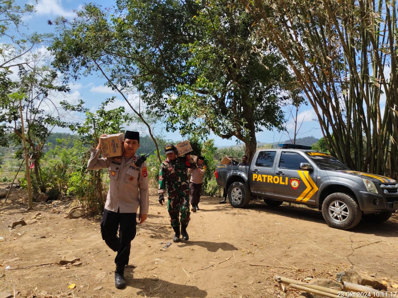 Polsek Lembar Pererat Hubungan dengan Masyarakat Melalui Sambang Duka