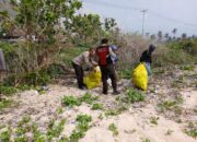 Kolaborasi Komunitas & Polsek Bersihkan Pantai Pengantap