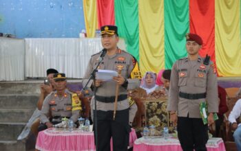 Jelang Pilkada, Kapolres Sumbawa Pimpin Apel Kaposkamling Dan Satpam Di Dusun Pamulung