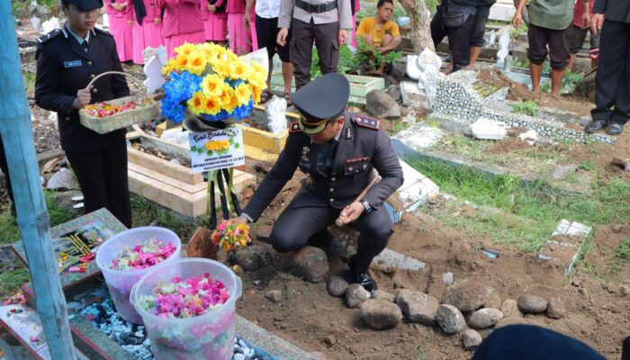 Polres Sumbawa Gelar Upacara Pemakaman Almarhum IPTU Juni Muji Hartono