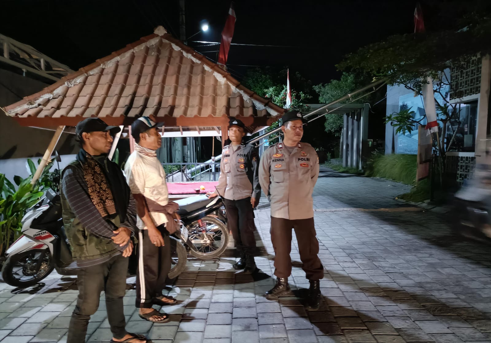 Patroli Malam di Perumahan Labuapi Pesan Kamtibmas dan Anti Narkoba Digaungkan