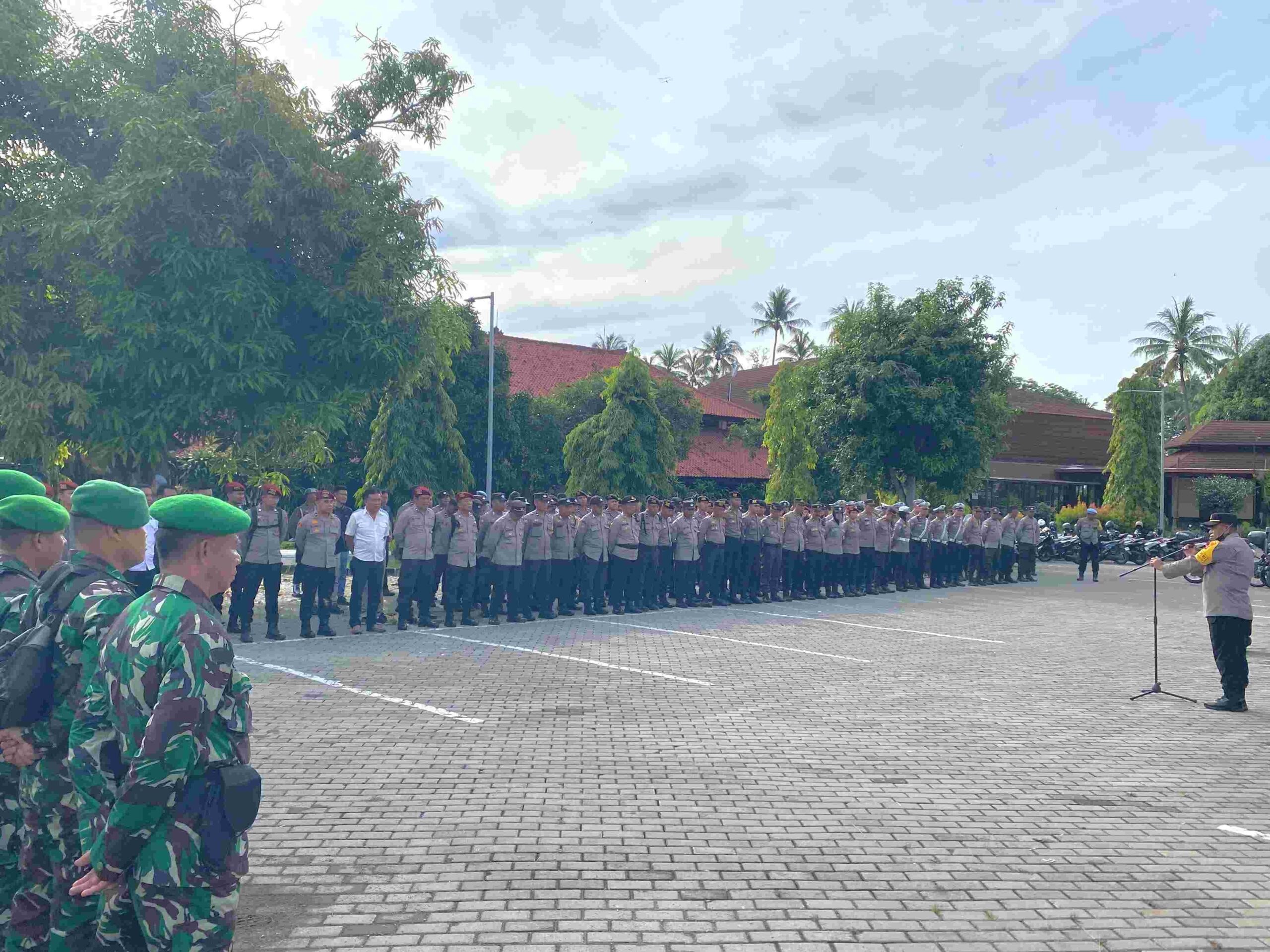 Polres Lombok Barat Tegaskan Komitmen Keamanan dalam Pleno Pilkada 2024