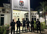 Personel Polres Bima Kota dan Batalyon C Pelopor Sat Brimobda NTB Kawal Ketat Kantor KPU Kota Bima dalam OMP Rinjani 2024