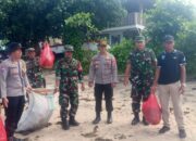 Kapolsek Hu’u Bersinergi dengan Danramil Hu’u dalam Karya Bhakti Pembersihan Pantai Lakey