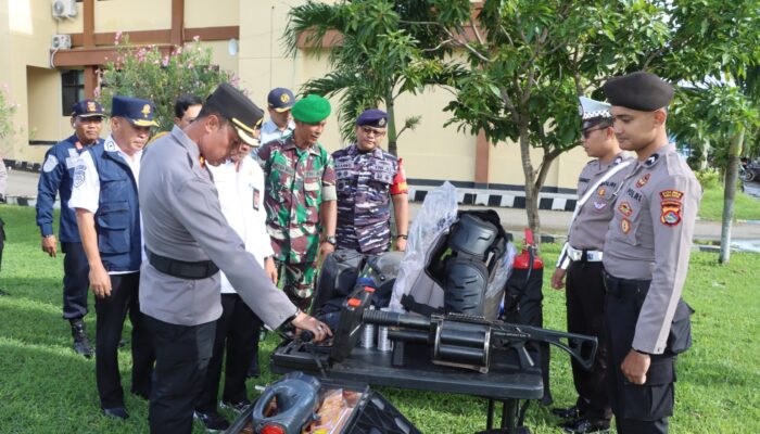 Polres Bima Kota Laksanakan Apel Gelar Pasukan Operasi Lilin Rinjani 2024 untuk Pengamanan Natal dan Tahun Baru