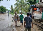 Luapan Air Sungai Sebabkan Banjir di Kota Bima, Bhabinkamtibmas Gerak Cepat Bantu Warga