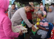 Peduli Korban Dampak Banjir, Polres Bima Kota Berbagi Ratusan Paket Sembako