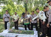 HUT Ke-44 Satpam, Polres Loteng Gelar Ziarah Makam dan Tabur Bunga di TMP Praya