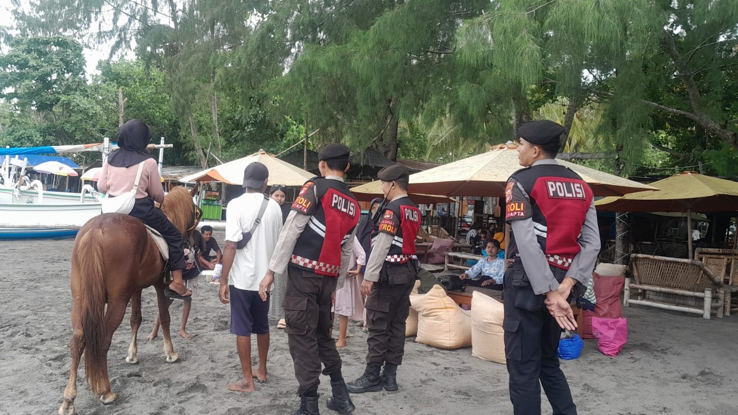 Pantai Cemara Lembar Dijaga Ketat Patroli Polisi Ciptakan Wisata Aman & Nyaman