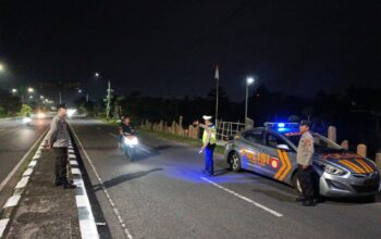 Patroli Blue Light Intensif di BIL, Polsek Kediri Jamin Keamanan Pengguna Jalan