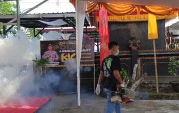 Cegah DBD, Polres Lombok Barat Proaktif Lakukan Fogging di Lingkungan Polsek