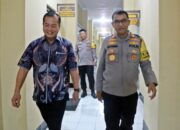 Kapolda NTB IRJEN POL HADI GUNAWAN, S.H.,S.I.K. bertemu dengan dubenur NTB Dr. Lalu Muhamad Iqbal , di ruang kerja Kapolda NTB