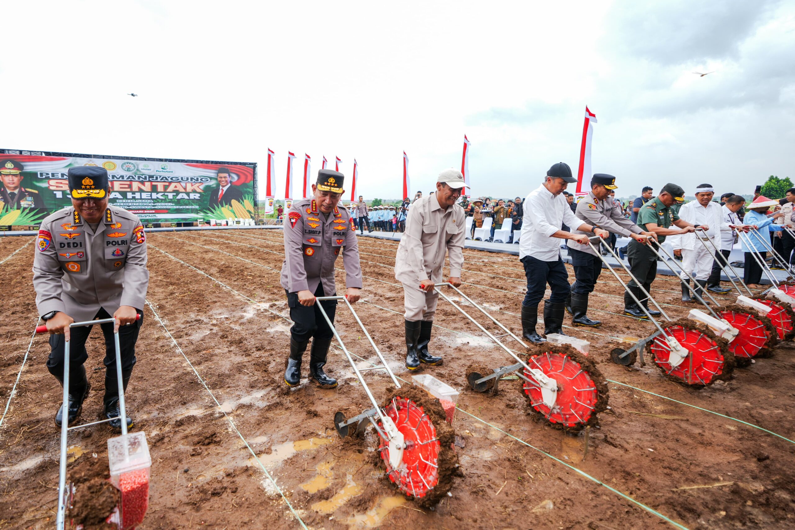 Kapolri dan kementan tanam 1 juta hektare jagung serentak se-indonesia