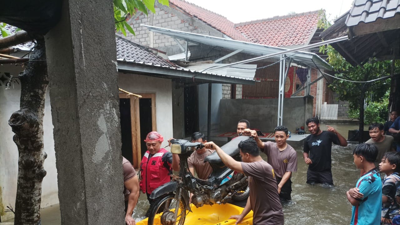 Luapan Sungai Sebabkan Banjir di Lombok Barat, Evakuasi Warga Berlangsung Lancar