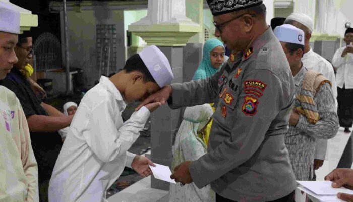 Keutamaan Nisfu Sya’ban: Propam Polres Lombok Barat Gelar Doa Bersama & Santunan