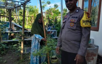 Sambang Desa: Bhabinkamtibmas Ajak Warga Senggigi Kembangkan Pertanian