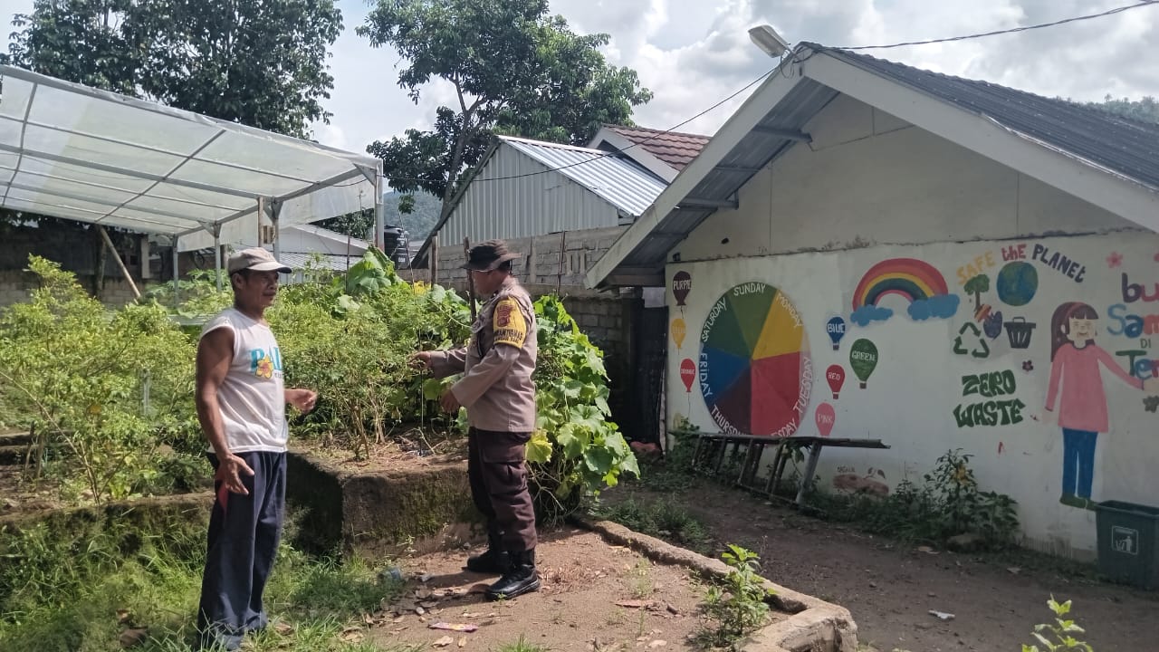 Ketahanan Pangan Desa Warga Batulayar Manfaatkan Ekobrik