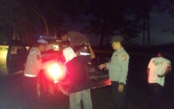 Patroli KRYD Polsek Lembar, Bantu Remaja Mogok Motor di Tanjakan Grepek