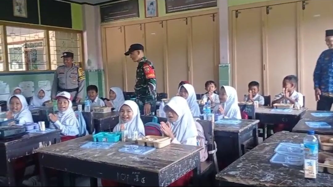 Sinergi Polisi, TNI, dan SPPG Sukseskan Program Makan Bergizi di Lombok Barat