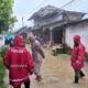 Pantau Debit Air Sungai, Patroli Dialogis Sat Samapta Polres Sumbawa Barat Imbau Masyarakat Tetap Waspada Bencana Banjir