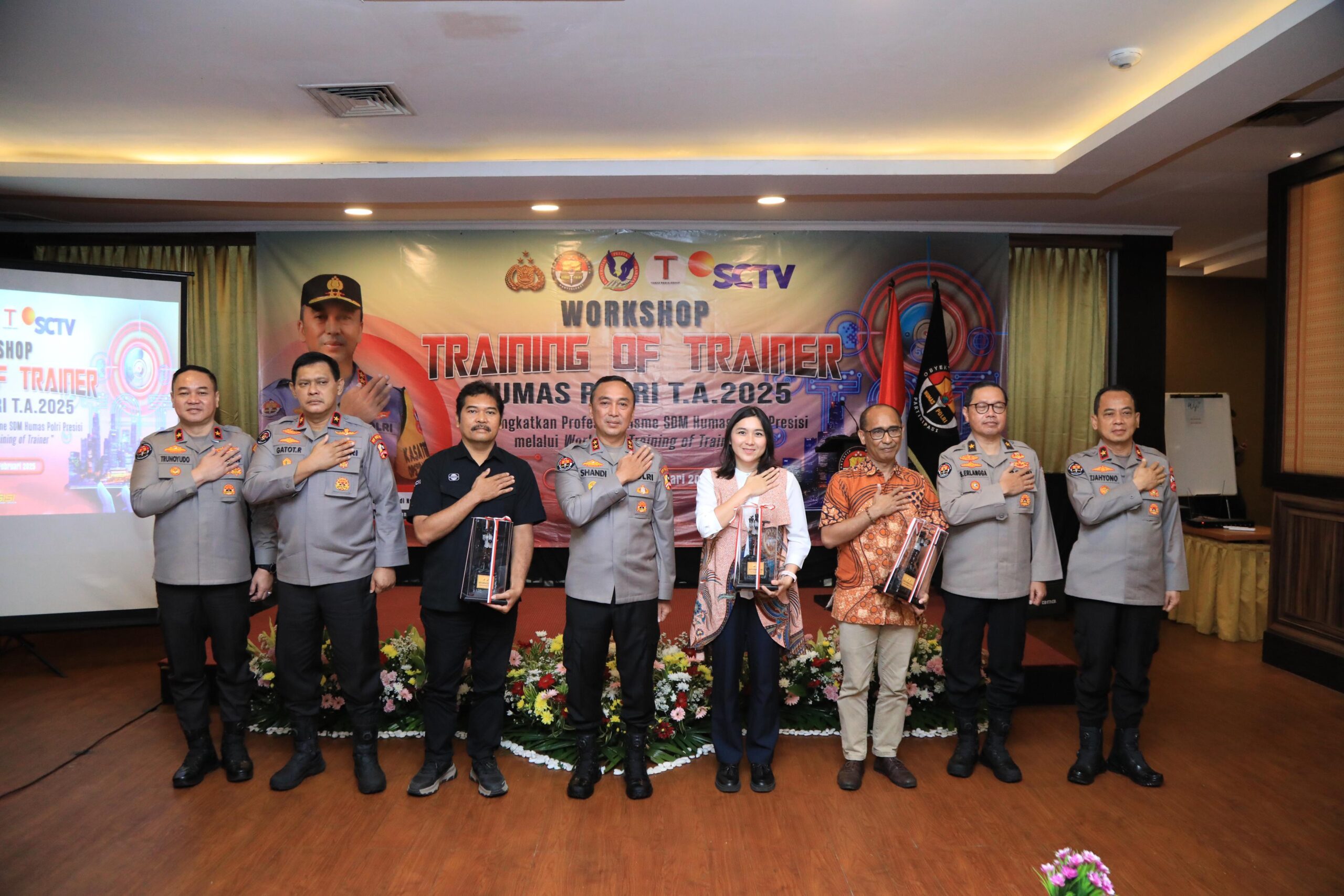 Kadiv Humas Polri Irjen. Pol. Sandi Nugroho membuka workshop training of trainer Polri Tahun Anggaran 2025.