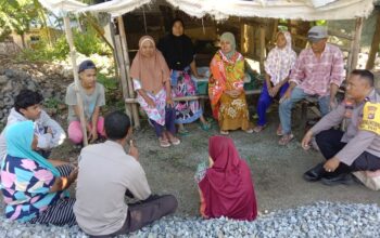 Bhabinkamtibmas Melalui Sambang Melaksanakan Giat “jumat Curhat”